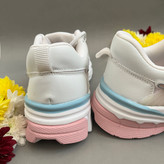 وی تو کی زنانه