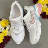 وی تو کی زنانه